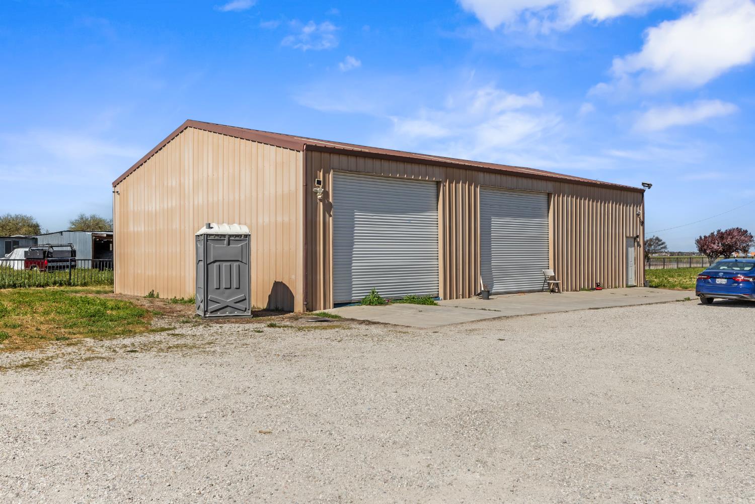 17500 Von Sosten Road Tracy, CA 95304 - Photo 38 of 50 a view of parking area and garage