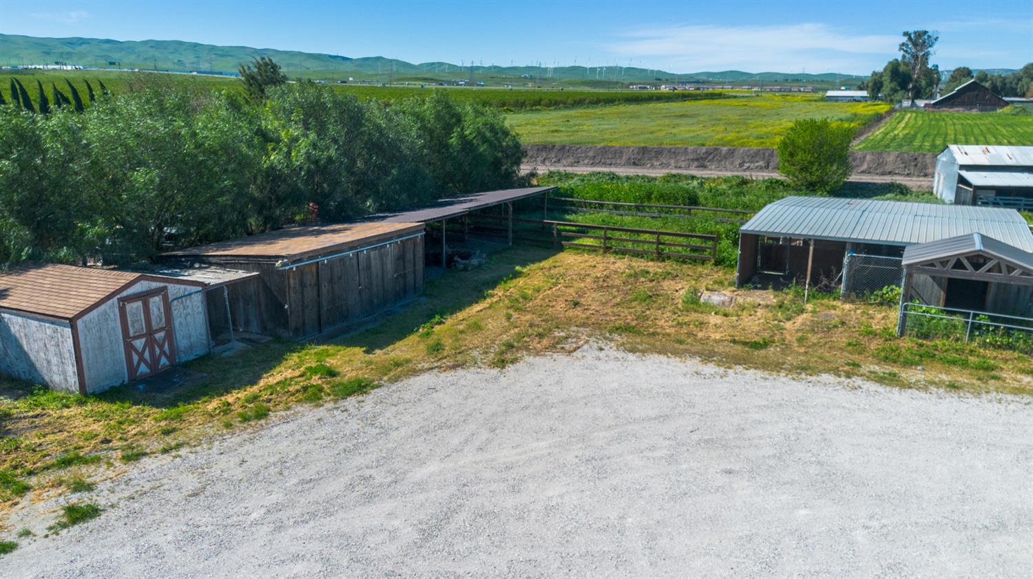 17500 Von Sosten Road Tracy, CA 95304 - Photo 44 of 50 a view of a garden with wooden fence