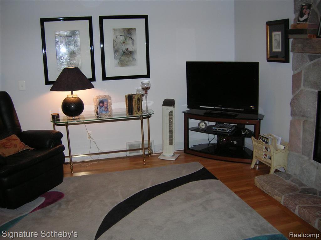 5745 Raven Road Bloomfield Hills, MI 48301 - Photo 6 of 23 Family Room