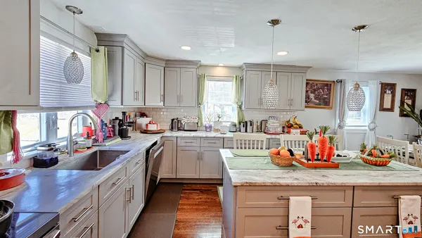 $454,900 | 10 Penwood Road, Bloomfield, CT 06002