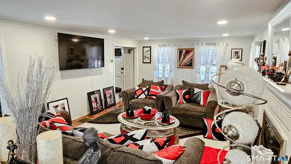 $454,900 | 10 Penwood Road, Bloomfield, CT 06002