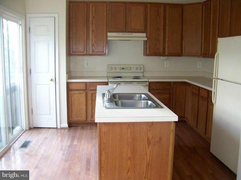 3331 Yellow Flower Road Laurel, MD 20724 - Photo 3 of 16 Kitchen