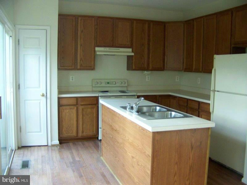 3331 Yellow Flower Road Laurel, MD 20724 - Photo 5 of 16 Kitchen