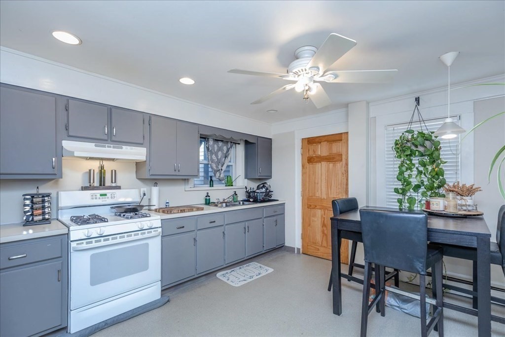27 Haverhill Road Topsfield, MA 01983 - Photo 8 of 36