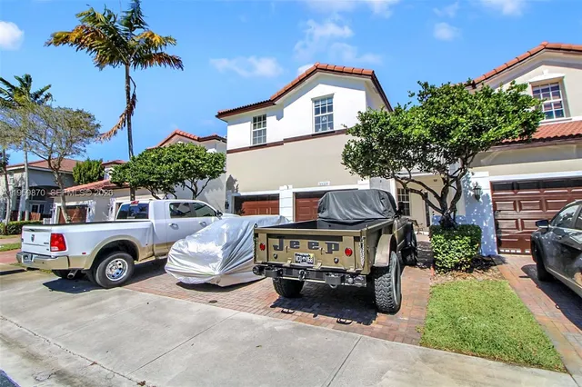 $699,999 | 11531 Northwest 79th Lane, Doral, FL 33178