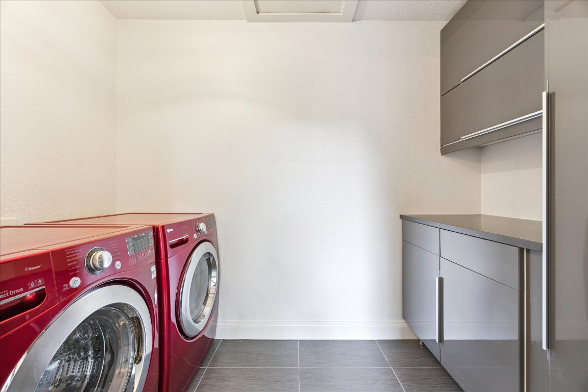 1106 Fairmount Avenue Austin, TX 78704 - Photo 22 of 25 a utility room with dryer and washer
