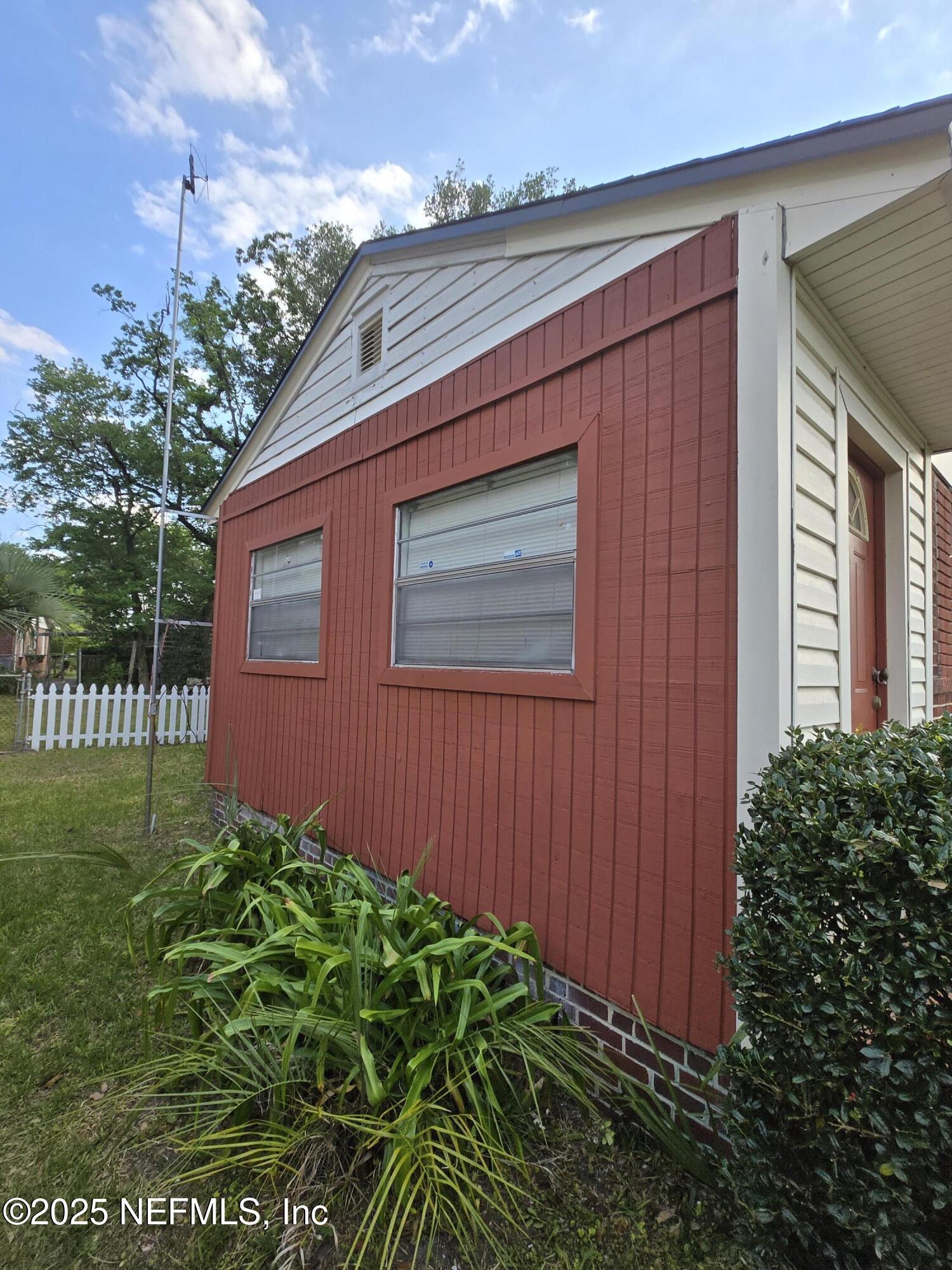 3224 Claremont Road Jacksonville, FL 32207 - Photo 2 of 26 a front view of a house with garden