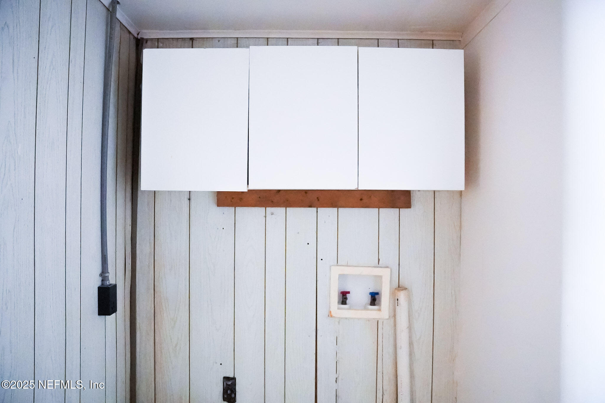 3224 Claremont Road Jacksonville, FL 32207 - Photo 26 of 26 a close view of closet