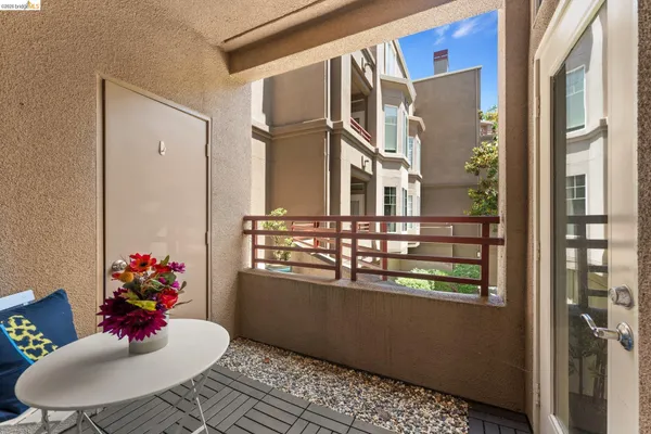 $2,800 | 280 Caldecott Lane, Unit 101, Oakland, CA 94618