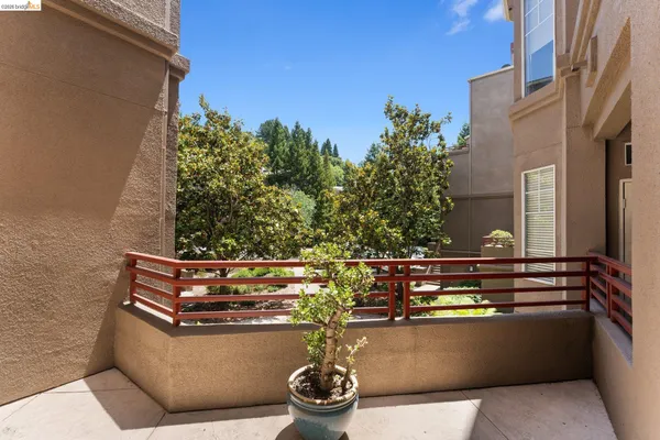 $2,800 | 280 Caldecott Lane, Unit 101, Oakland, CA 94618