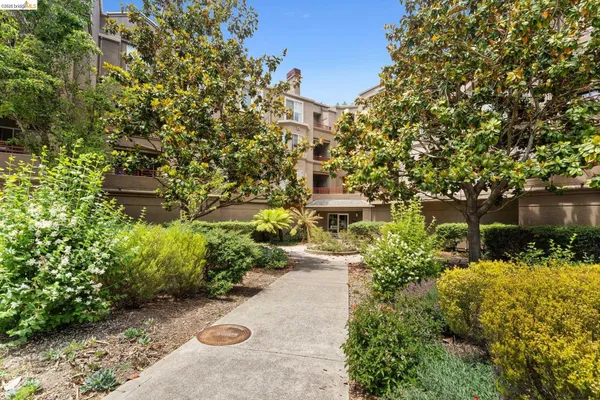 $2,800 | 280 Caldecott Lane, Unit 101, Oakland, CA 94618