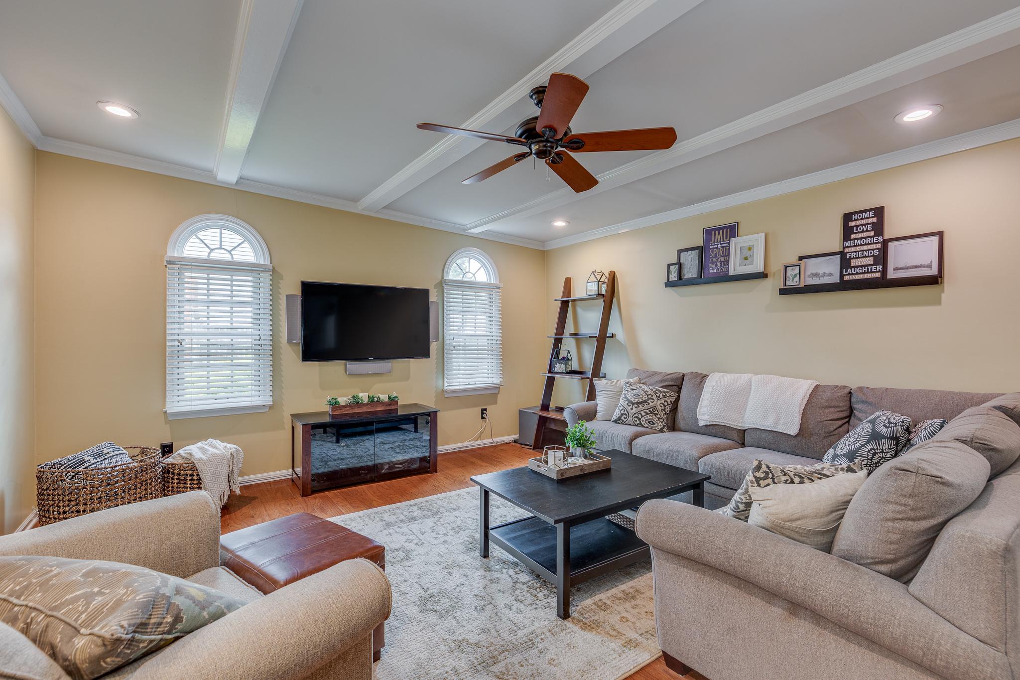 17 Utica Road Marlton, NJ 08053 - Photo 11 of 29 Open and cozy family room