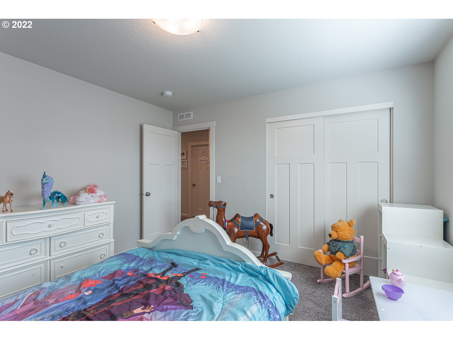 3821 South 41st Place Ridgefield, WA 98642 - Photo 30 of 32 a bed room with a bed and a cabinets