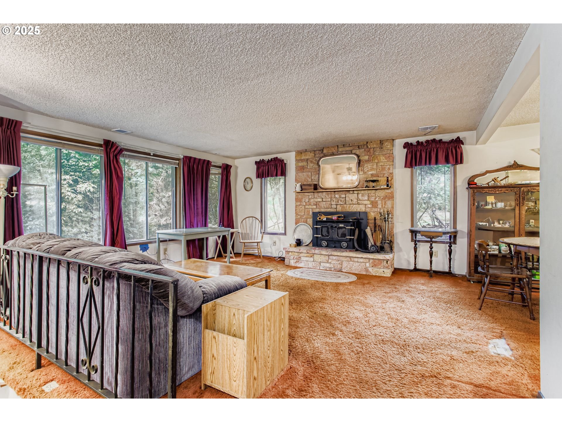 4201 Southwest Childs Road Lake Oswego, OR 97034 - Photo 4 of 37 a living room with furniture and a fireplace
