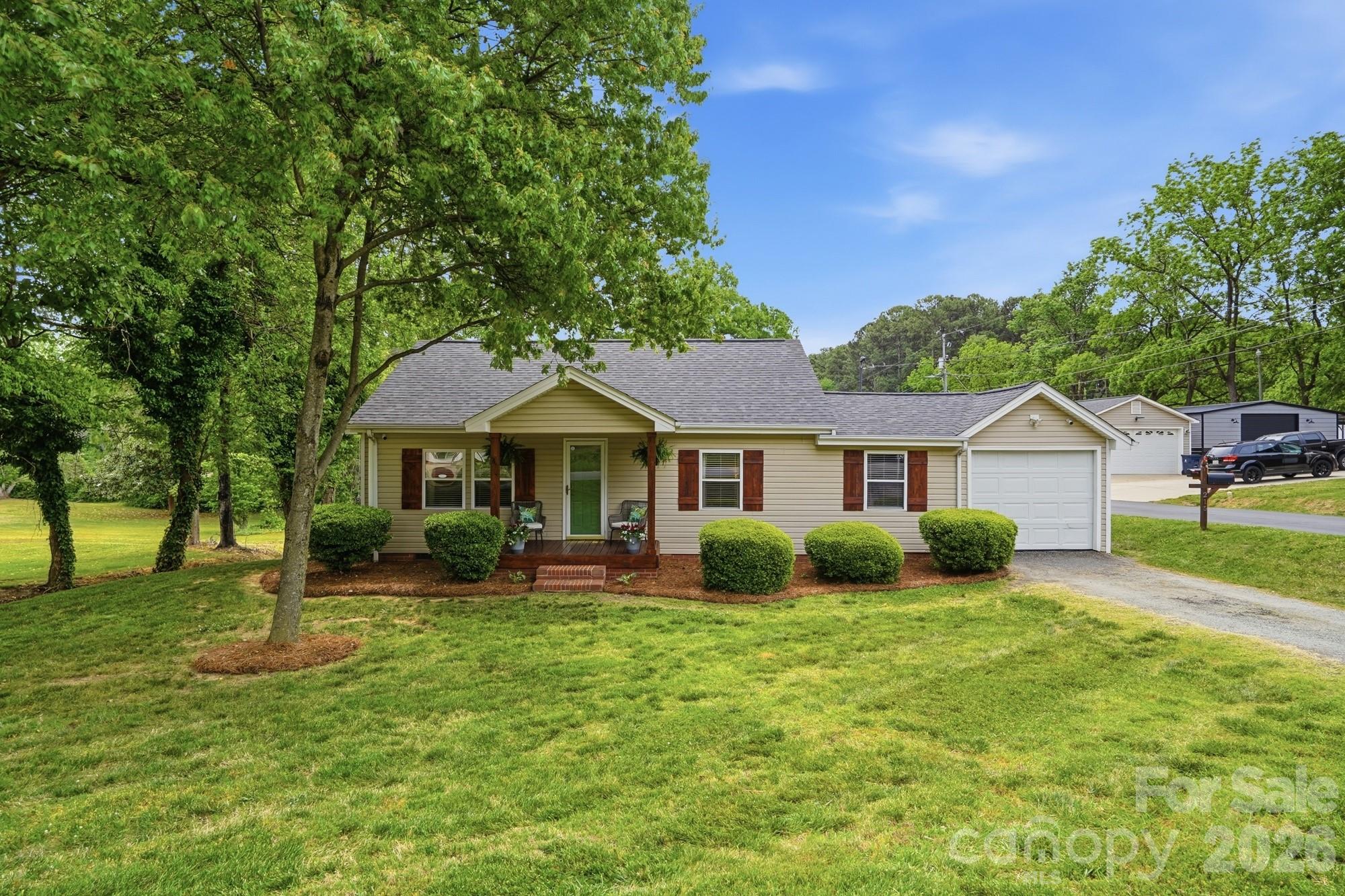 215 West Dallas Road Stanley, NC 28164 - Photo 2 of 29