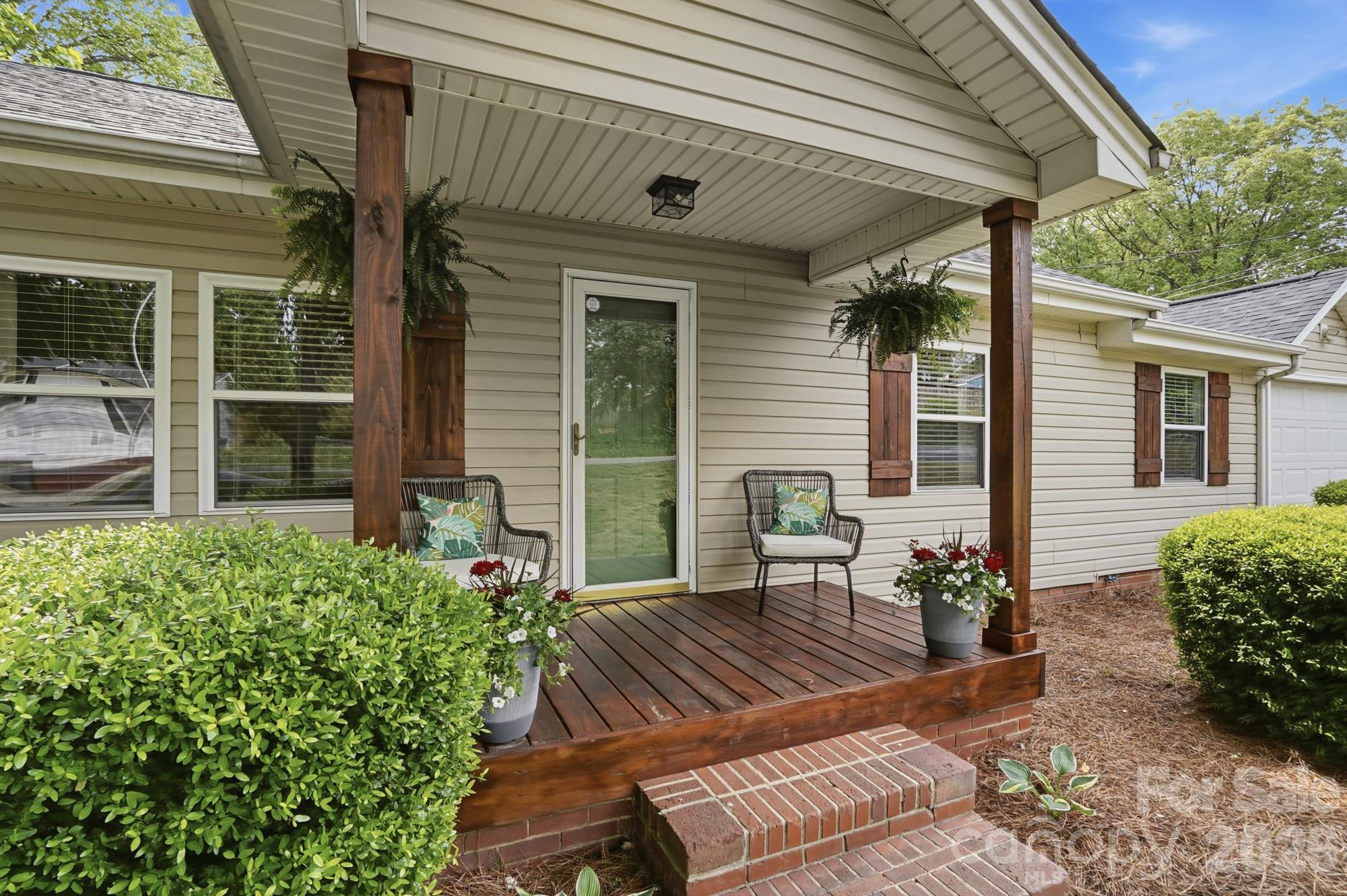 215 West Dallas Road Stanley, NC 28164 - Photo 3 of 29