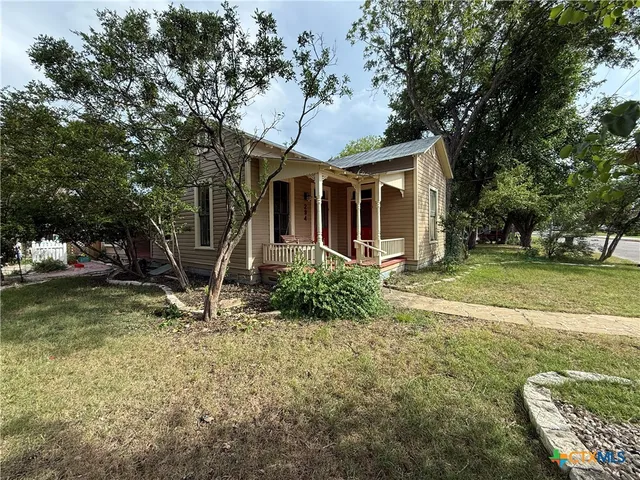 $2,800 | 294 Tolle Street, New Braunfels, TX 78130
