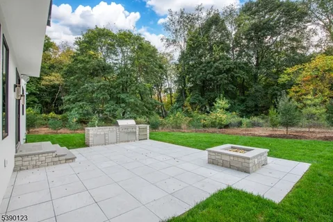 a view of a patio and entertaining space