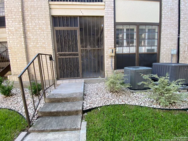 $190,000 | 165 West Rampart Drive, Unit 205, San Antonio, TX 78216