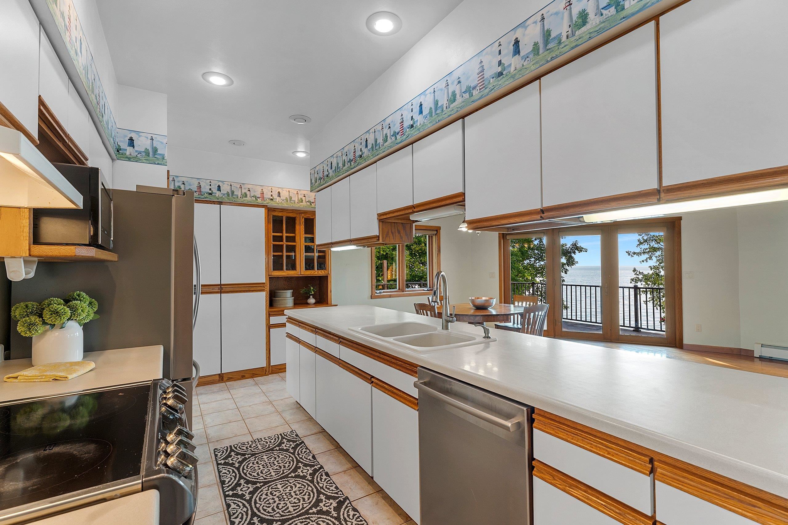 5153 Edgewater Beach Road Green Bay, WI 54311 - Photo 15 of 48