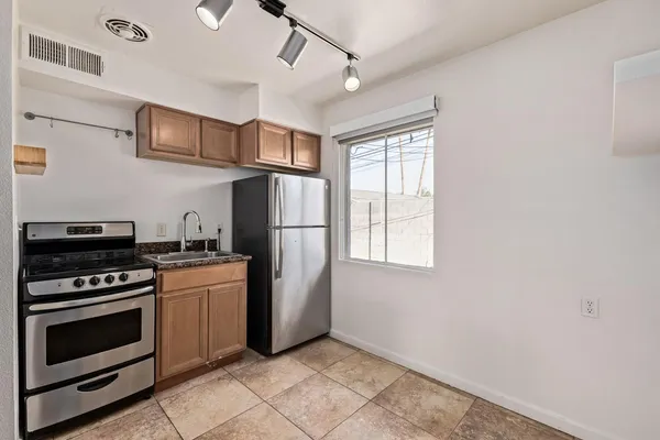 $1,145 | 524 West Fairway Drive, Unit 6, Mesa, AZ 85201