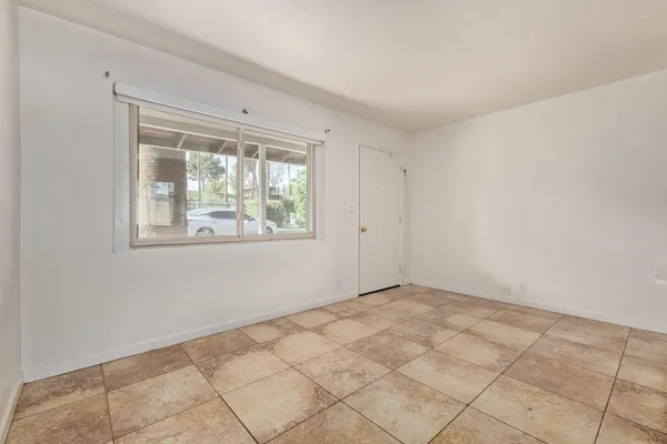 $1,145 | 524 West Fairway Drive, Unit 6, Mesa, AZ 85201