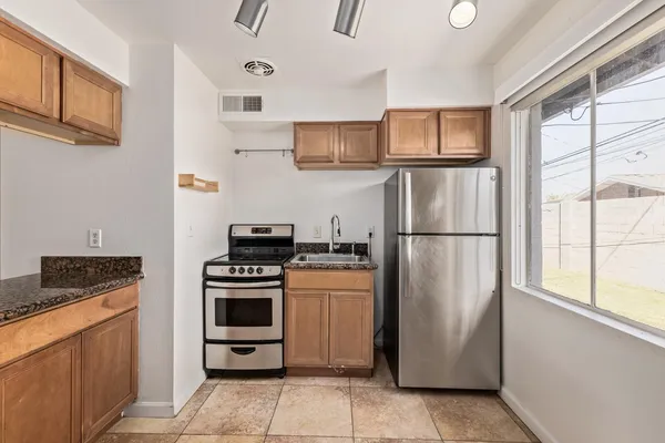 $1,145 | 524 West Fairway Drive, Unit 6, Mesa, AZ 85201