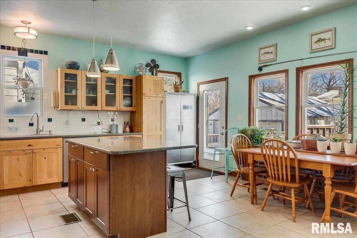 924 Cleveland Avenue Springfield, IL 62704 - Photo 9 of 32
