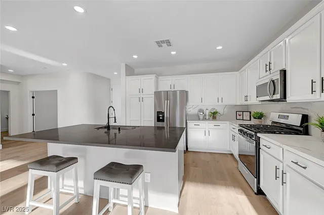 $2,950 | 4379 Bella Cascada Street, Las Vegas, NV 89135