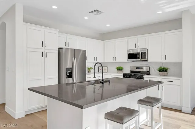 $2,950 | 4379 Bella Cascada Street, Las Vegas, NV 89135