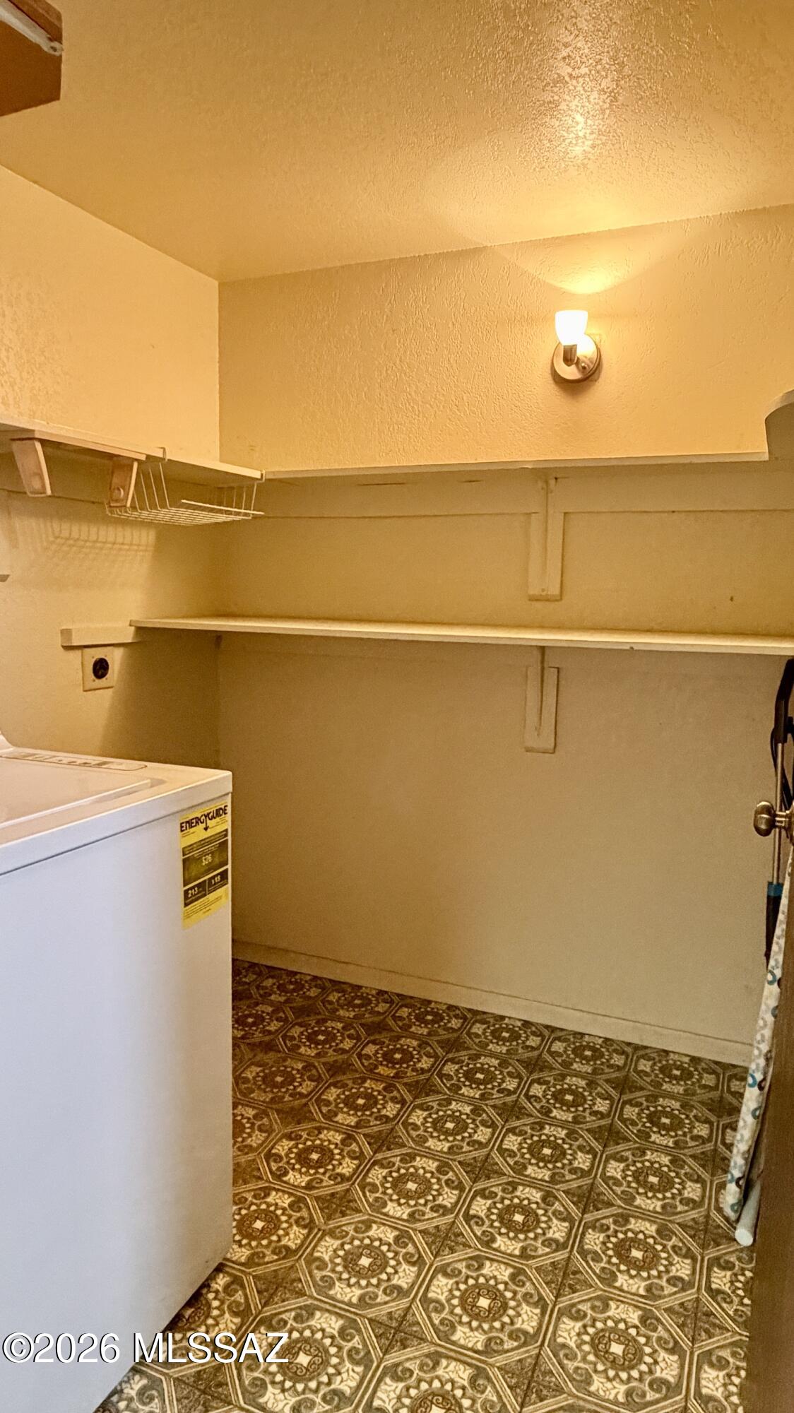 4239 East Blanton Road Tucson, AZ 85712 - Photo 26 of 40 Laundry room