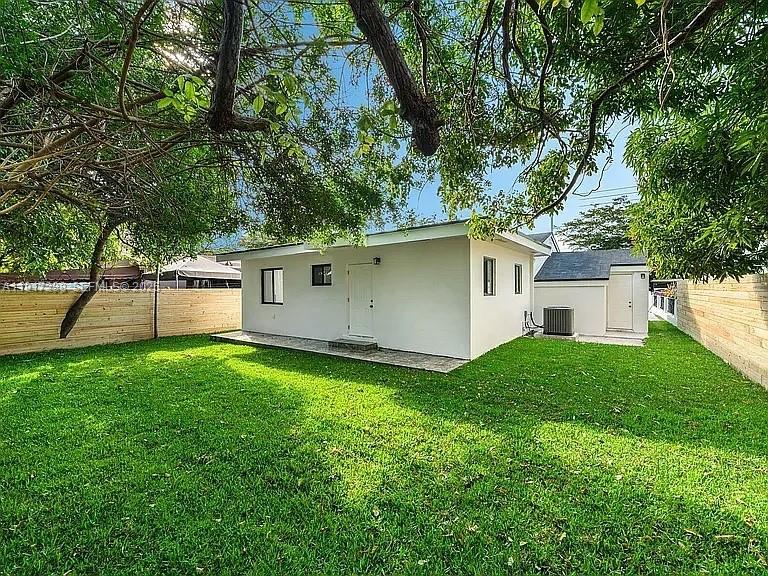 1367 Northwest 41st Street Miami, FL 33142 - Photo 20 of 22