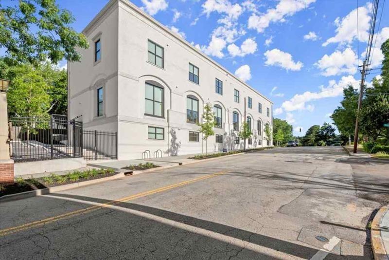 108 Park Place, Unit 107 Decatur, GA 30030 - Photo 31 of 31 a front view of a building