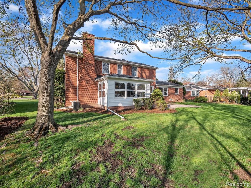 18551 Riverside Drive Beverly Hills, MI 48025 - Photo 54 of 58