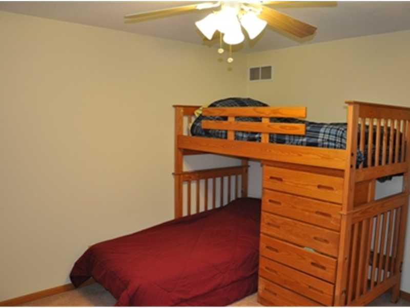 750 Field Club Road Pittsburgh, PA 15238 - Photo 16 of 25 Bedroom. Lots of space for your furniture