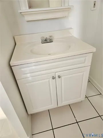 a close up view of washer and dryer