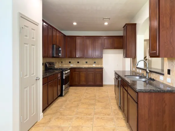 $2,800 | 2802 Ridgeglen Lane, Houston, TX 77082
