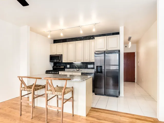 $275,000 | 701 South Wells Street, Unit 1102, Chicago, IL 60607