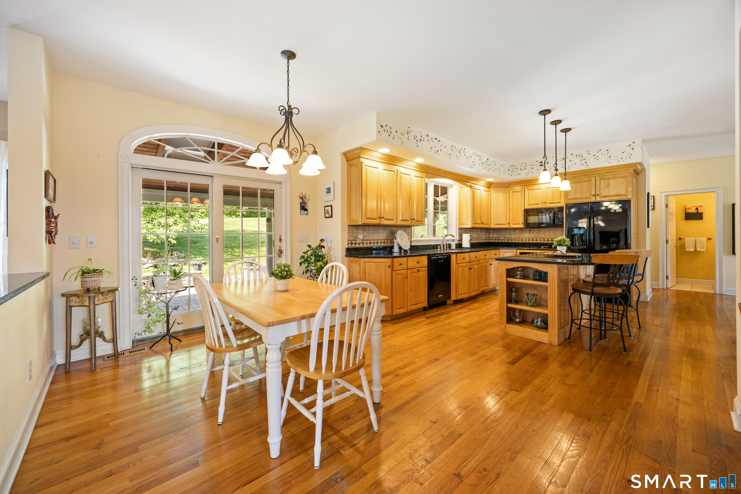 325 Westwood Road Bristol, CT 06010 - Photo 9 of 38