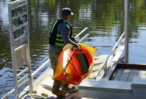 405 Pollock Street Pollocksville, NC 28573 - Photo 35 of 36 Kayak launch