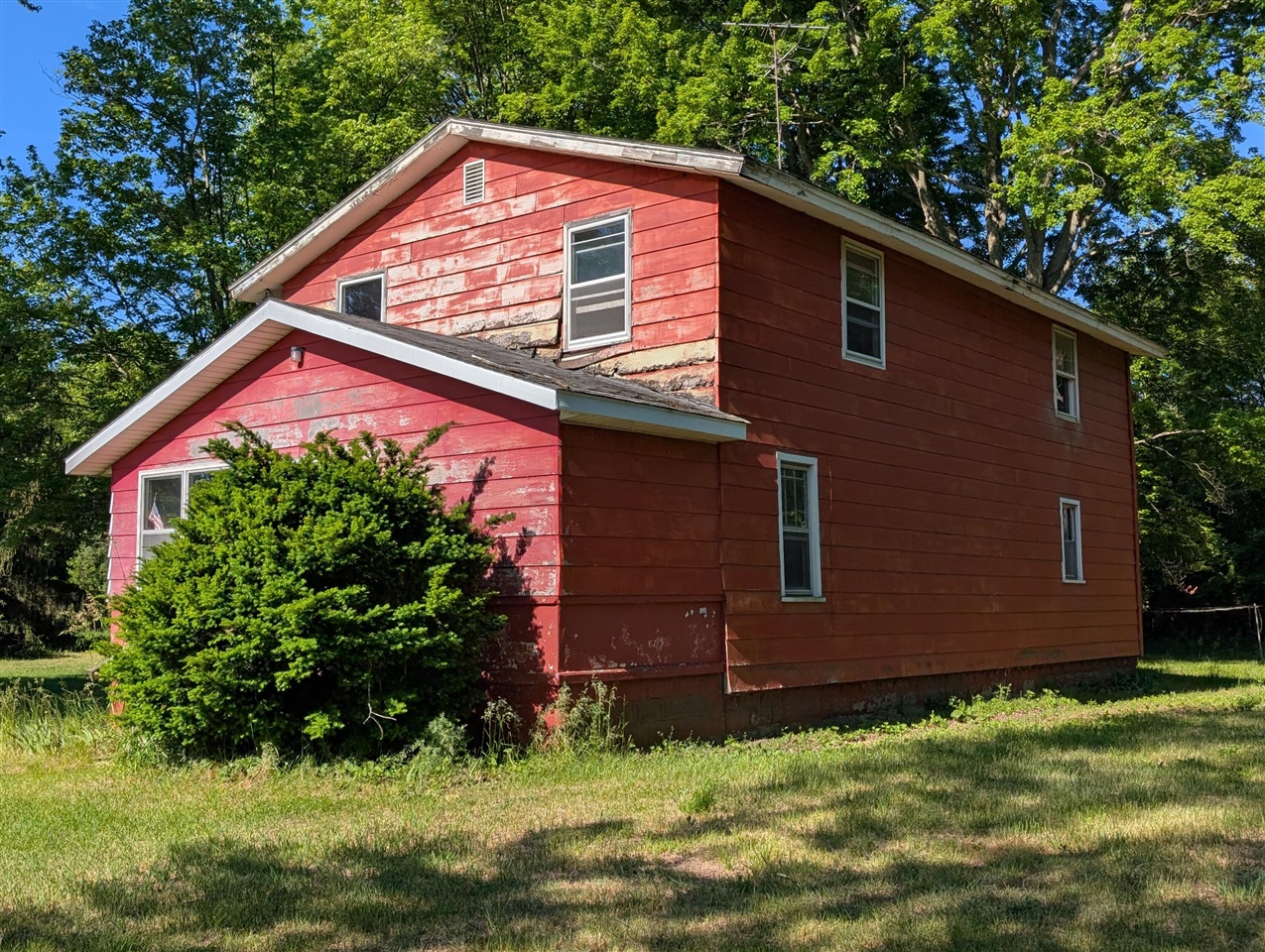 3909 Cloverville Road Fruitport, MI 49415 - Photo 2 of 40