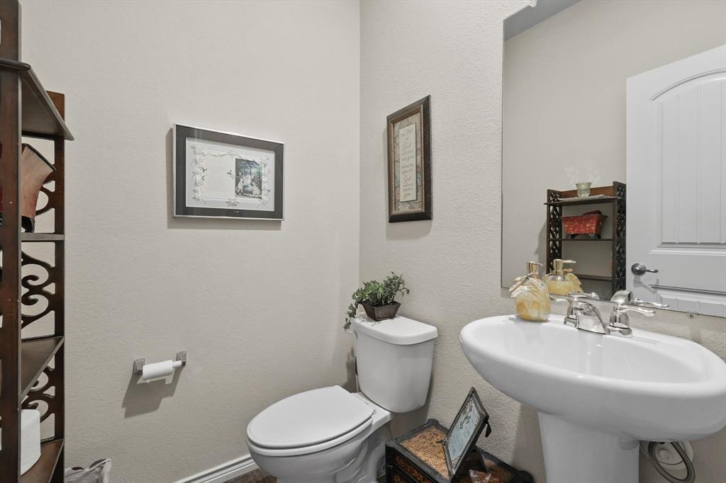 3013 Dominion Street Denton, TX 76209 - Photo 16 of 38 a bathroom with a toilet sink and mirror