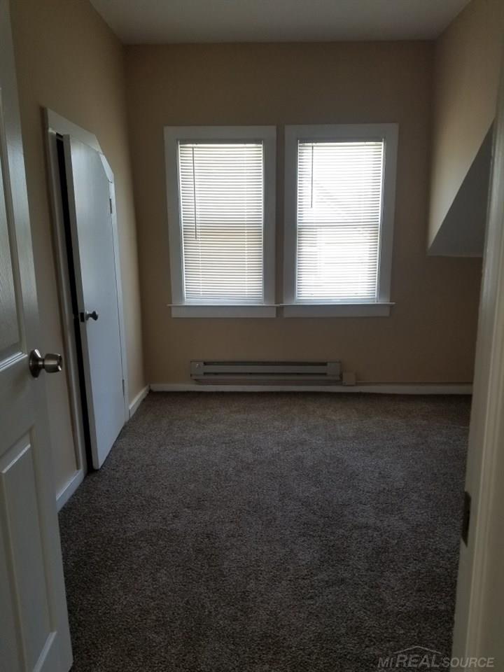 16476 Manchester Avenue, Unit 2 UPPER Eastpointe, MI 48021 - Photo 6 of 11