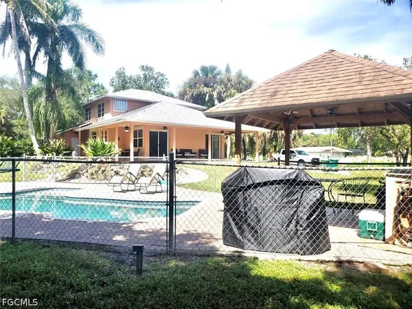 $3,000 | 740 19th Street Southwest, Naples, FL 34117