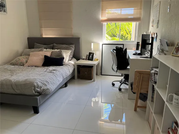 $2,700 | 10012 Northwest 7th Street, Unit 203, Miami, FL 33172