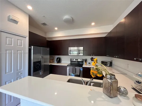 $2,700 | 10012 Northwest 7th Street, Unit 203, Miami, FL 33172