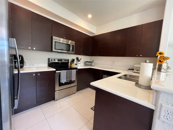 $2,700 | 10012 Northwest 7th Street, Unit 203, Miami, FL 33172
