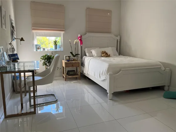 $2,700 | 10012 Northwest 7th Street, Unit 203, Miami, FL 33172