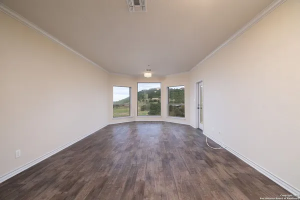 $2,250 | 20 Tapatio Drive East, Unit 205, Boerne, TX 78006