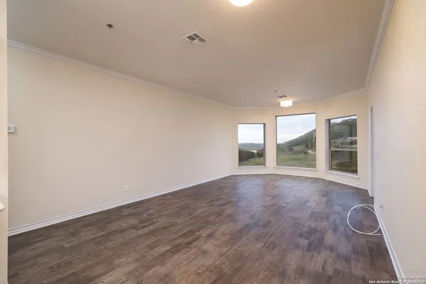 $2,250 | 20 Tapatio Drive East, Unit 205, Boerne, TX 78006